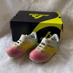 Brava Soccer Girls' Exempt 2.0 soccer cleats for toddlers and little kids Size 5